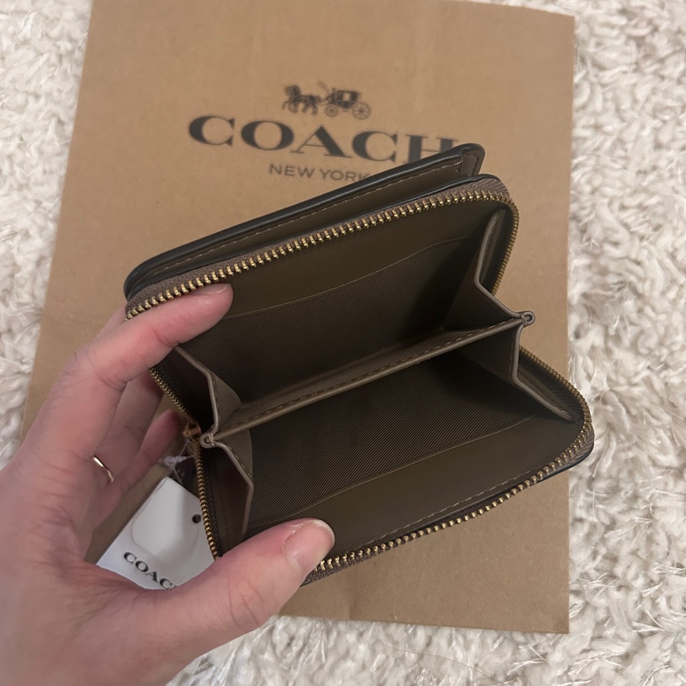 NWT!! Coach Women Bilfold Wallet in Dark Stone Great Gift Idea - Picture 4 of 5